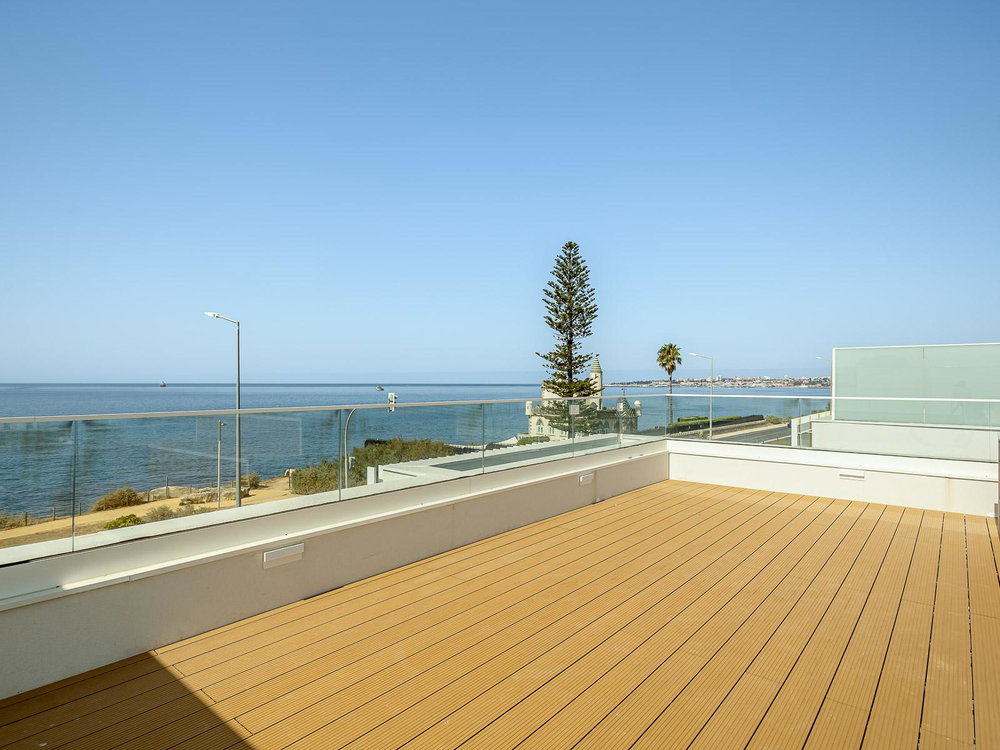 4 bedroom villa with rooftop and sea view in Cascais