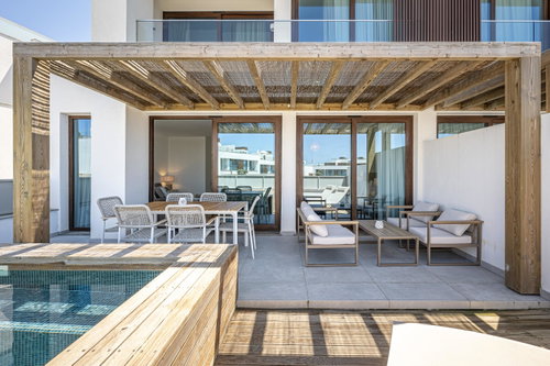 2+1 bedroom flat in property, in the centre of the village of Porto Covo