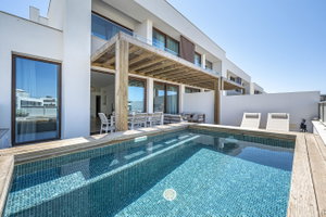 2+1 bedroom flat in property, in the centre of the village of Porto Covo
