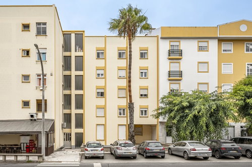 4 bedroom flat in Sines Residential Area