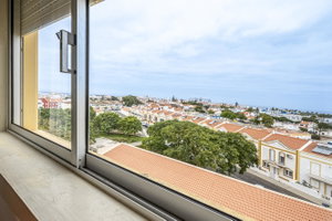 4 bedroom flat in Sines Residential Area