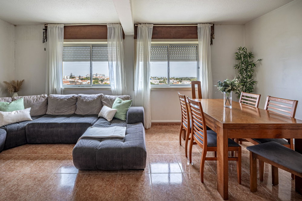 4 bedroom flat in Sines Residential Area