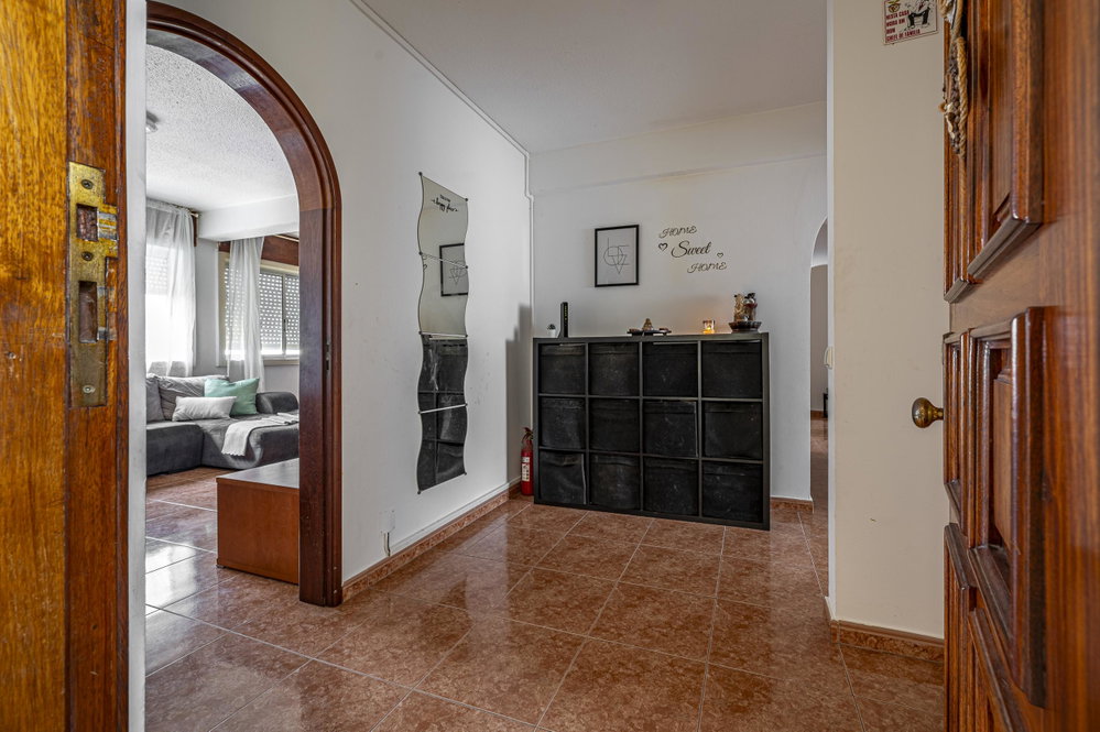 4 bedroom flat in Sines Residential Area