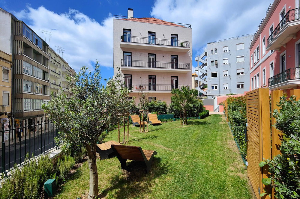 Furnished 2 bedroom flat, with terrace and parking next to Amoreiras