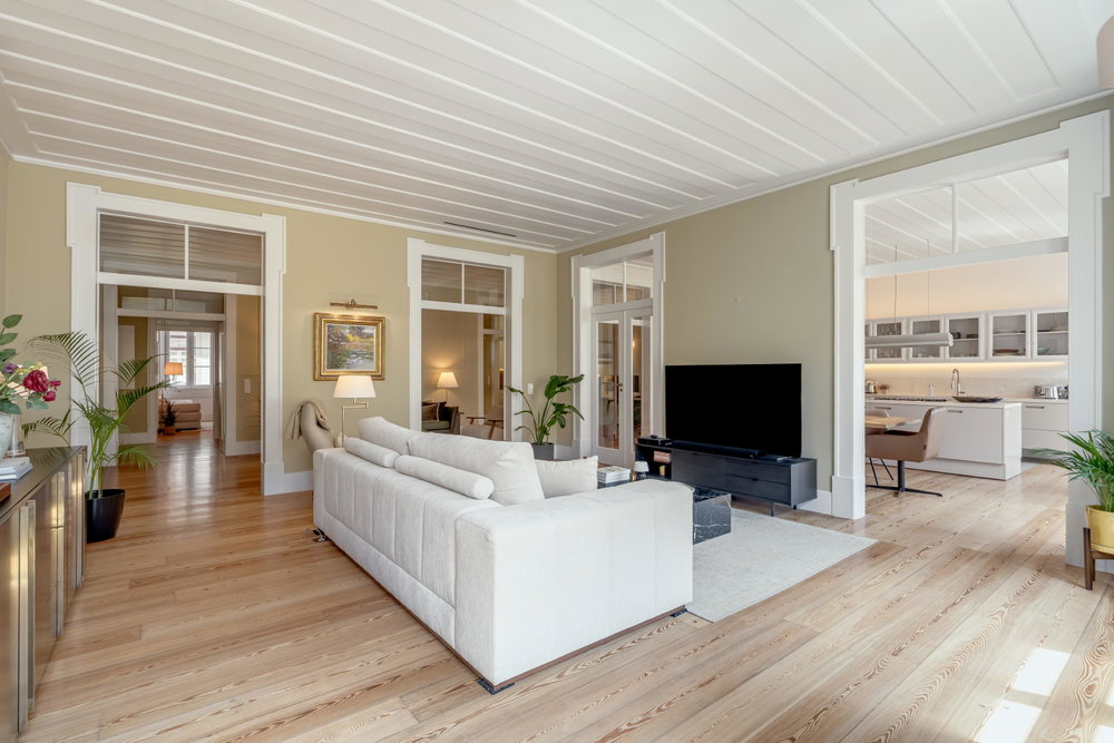 6 bedroom flat converted into 2+1 bedroom flat in Santa Maria Maior, Lisbon