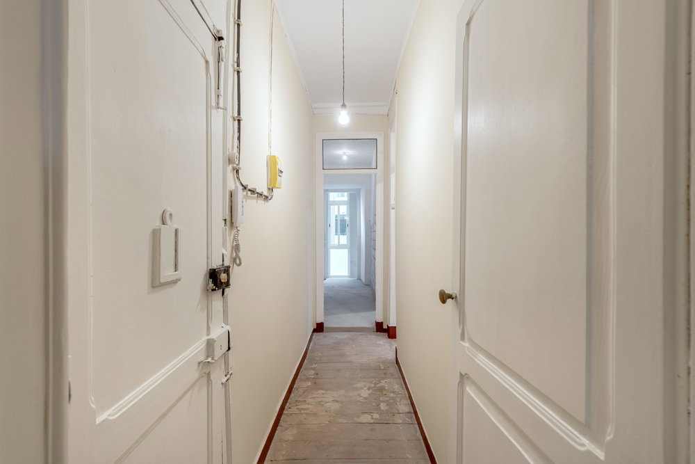 2 bedroom flat with terrace, to be rehabilitated in Anjos, Lisbon