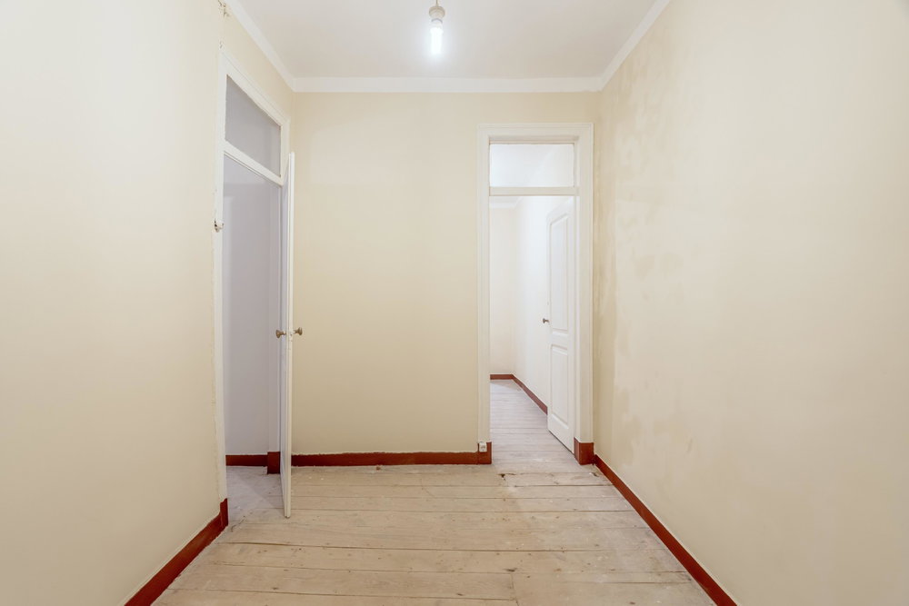 2 bedroom flat with terrace, to be rehabilitated in Anjos, Lisbon
