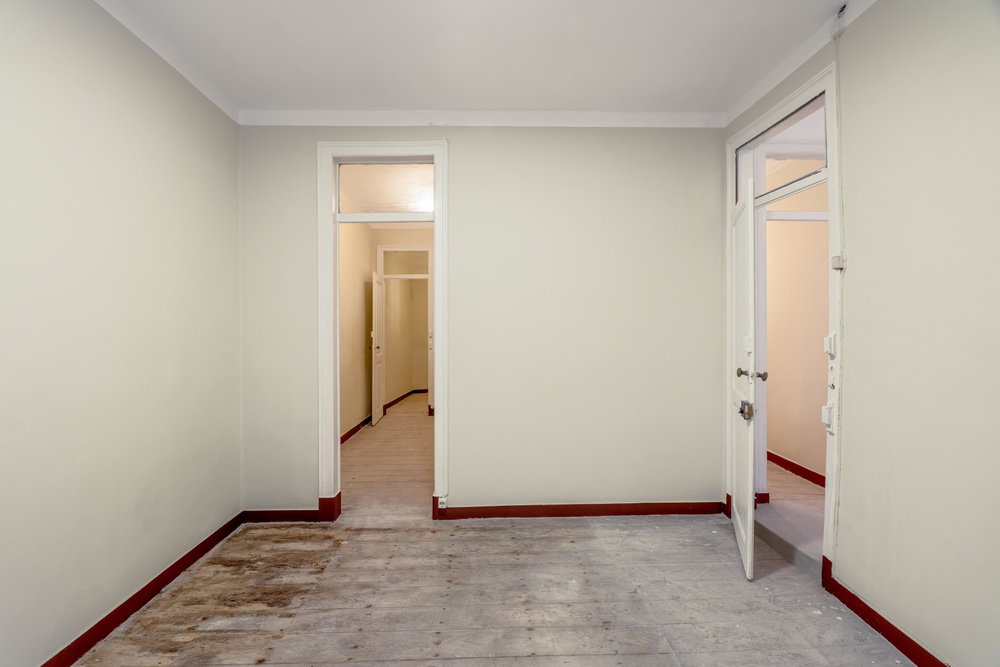 2 bedroom flat with terrace, to be rehabilitated in Anjos, Lisbon