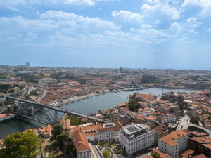 Refurbished 2 bedroom flat with views over the Douro, Sé, Porto