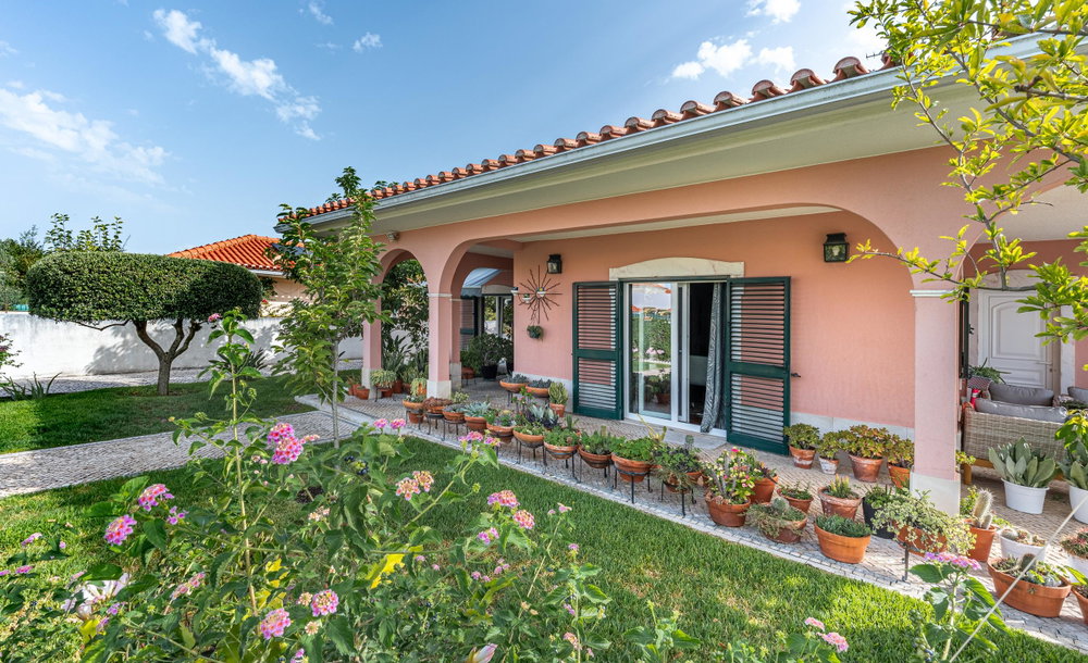 5 bedroom villa with swimming pool, garage and annexes in Brejos de Azeitão
