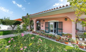 5 bedroom villa with swimming pool, garage and annexes in Brejos de Azeitão