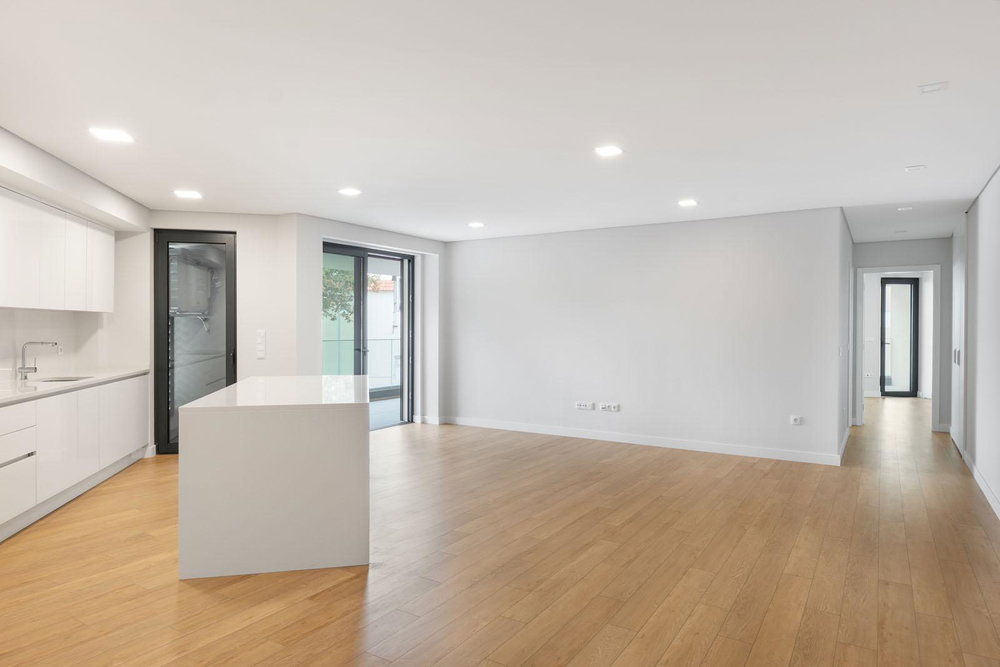 2-Bedroom Apartment in Cascais – New, with Garage and Elevator