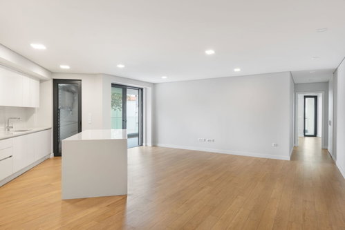 2-Bedroom Apartment in Cascais – New, with Garage and Elevator