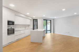 2-Bedroom Apartment in Cascais – New, with Garage and Elevator