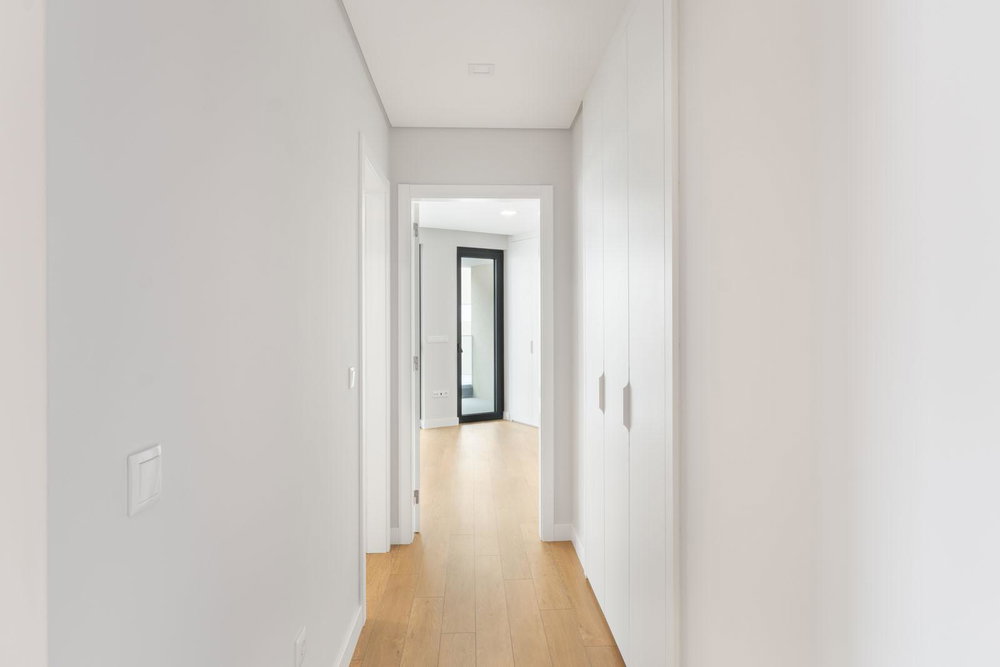 2-Bedroom Apartment in Cascais – New, with Garage and Elevator