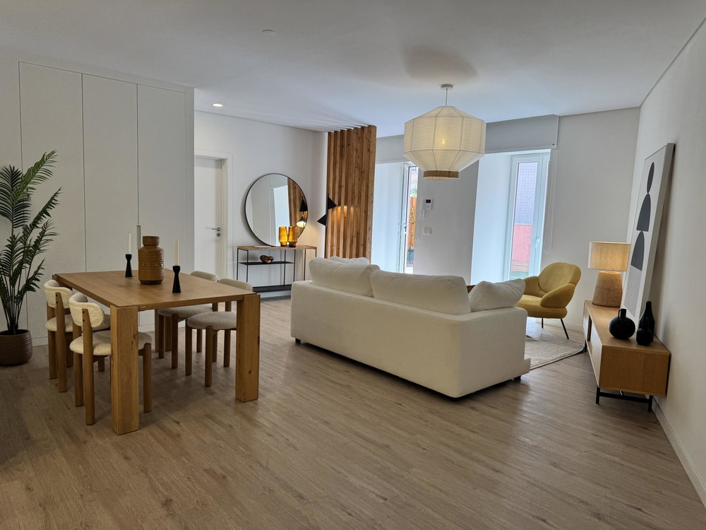 1 bedroom apartment with terrace and 1 parking place in Campolide