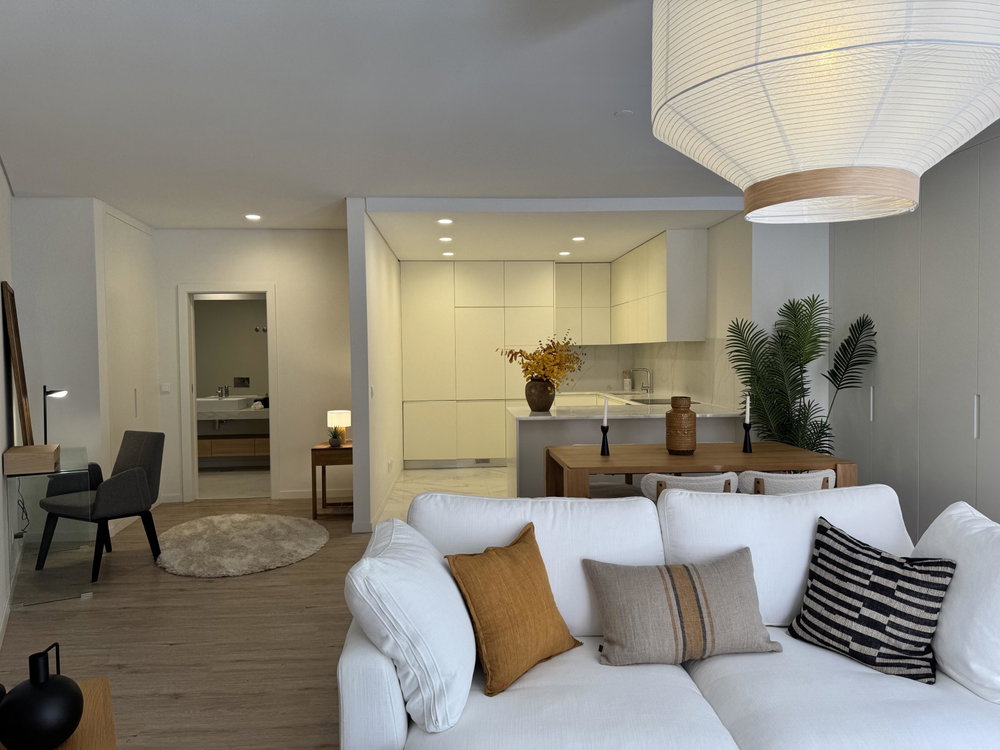 1 bedroom apartment with terrace and 1 parking place in Campolide
