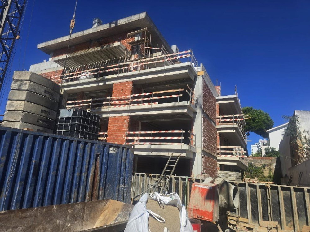 2 bedroom flat with private garden and terrace, in Cascais