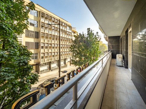 2 bedroom flat with balcony, in downtown Porto