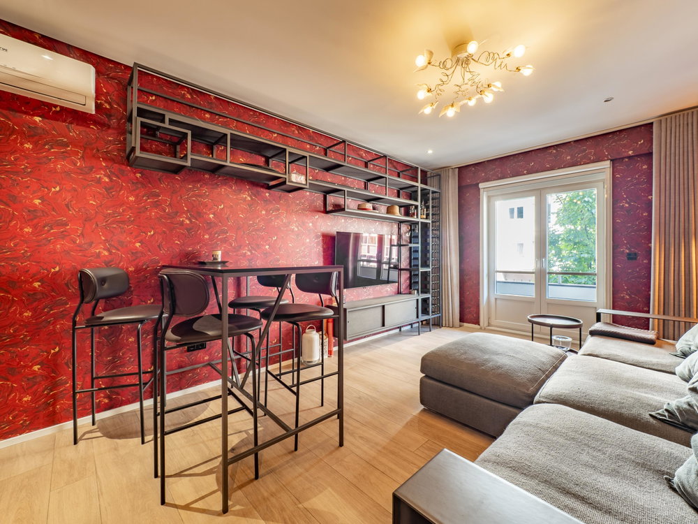 2 bedroom flat with balcony, in downtown Porto