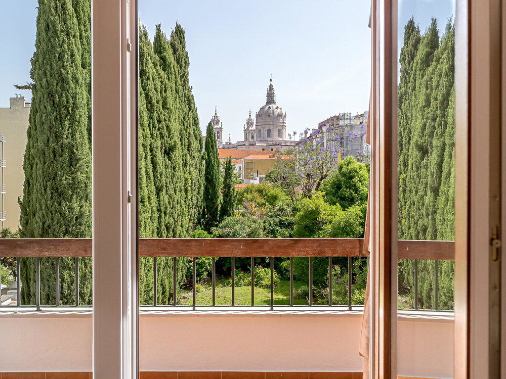 3 bedroom flat with garden, balcony and garage in Lapa