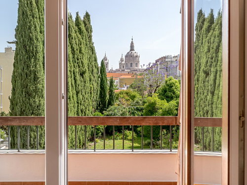 3 bedroom flat with garden, balcony and garage in Lapa