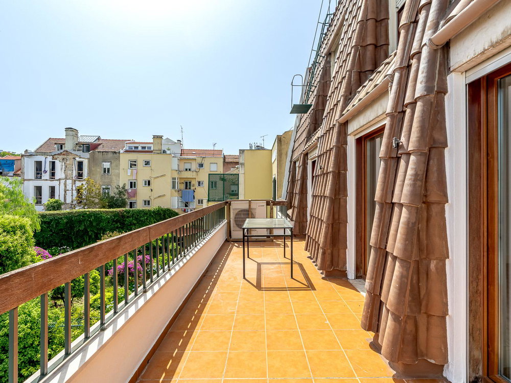 3 bedroom flat with garden, balcony and garage in Lapa