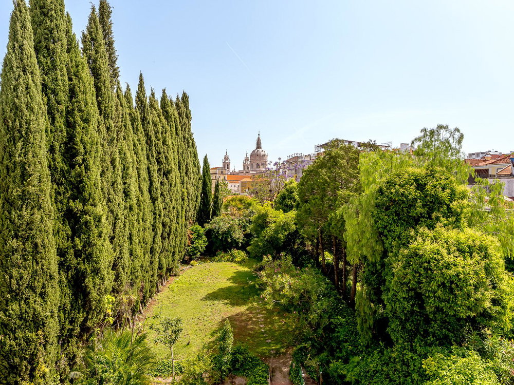 3 bedroom flat with garden, balcony and garage in Lapa