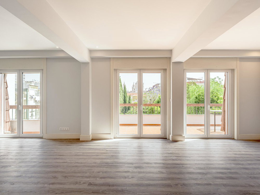 3 bedroom flat with garden, balcony and garage in Lapa