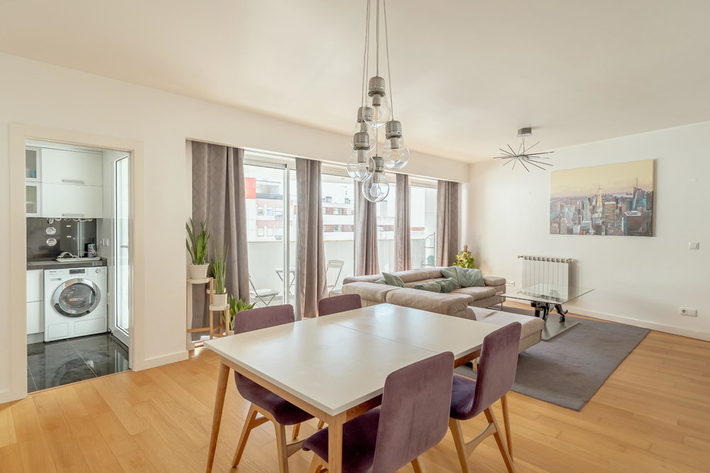 2 bedroom flat with terrace and parking in Cruz Quebrada, Algés