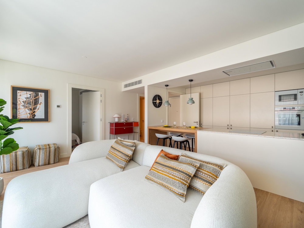 2 bedroom flat with outdoor area in the most recent development next to the Douro River