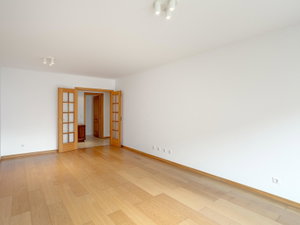 3-bedroom apartment, with garage and storage room, in Alto do Lumiar