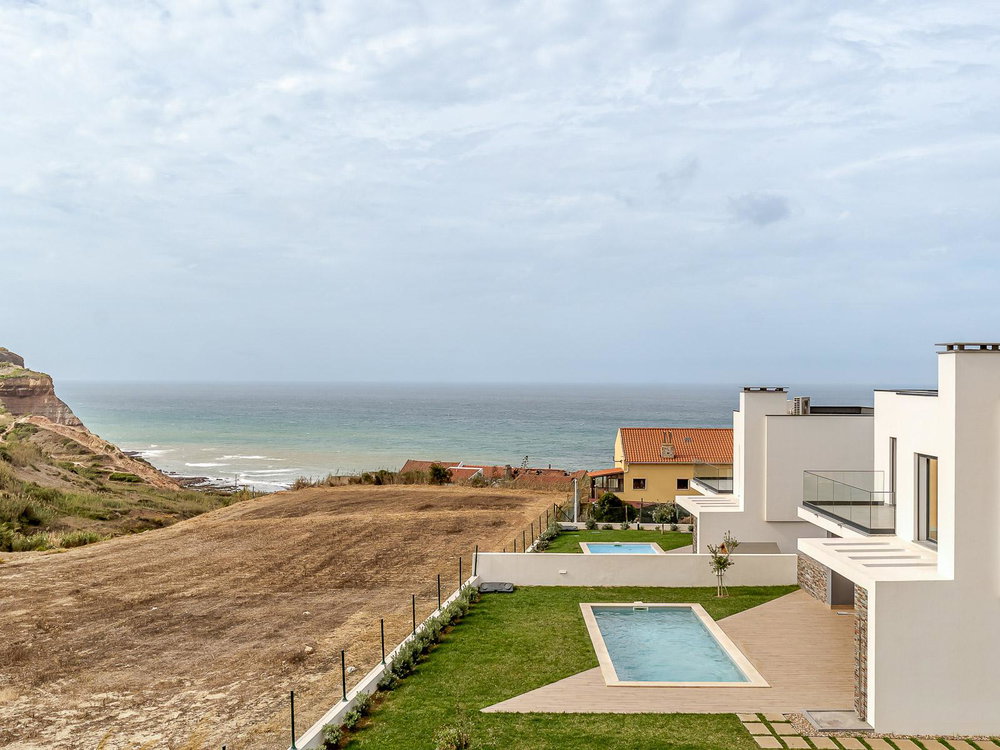 New 4 bedroom villa with sea views, garden and pool in Assenta, Ericeira