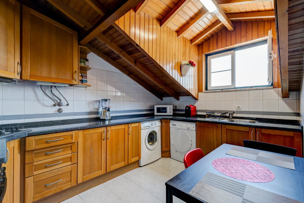 Furnished and renovated 2-bedroom apartment in Campo de Ourique