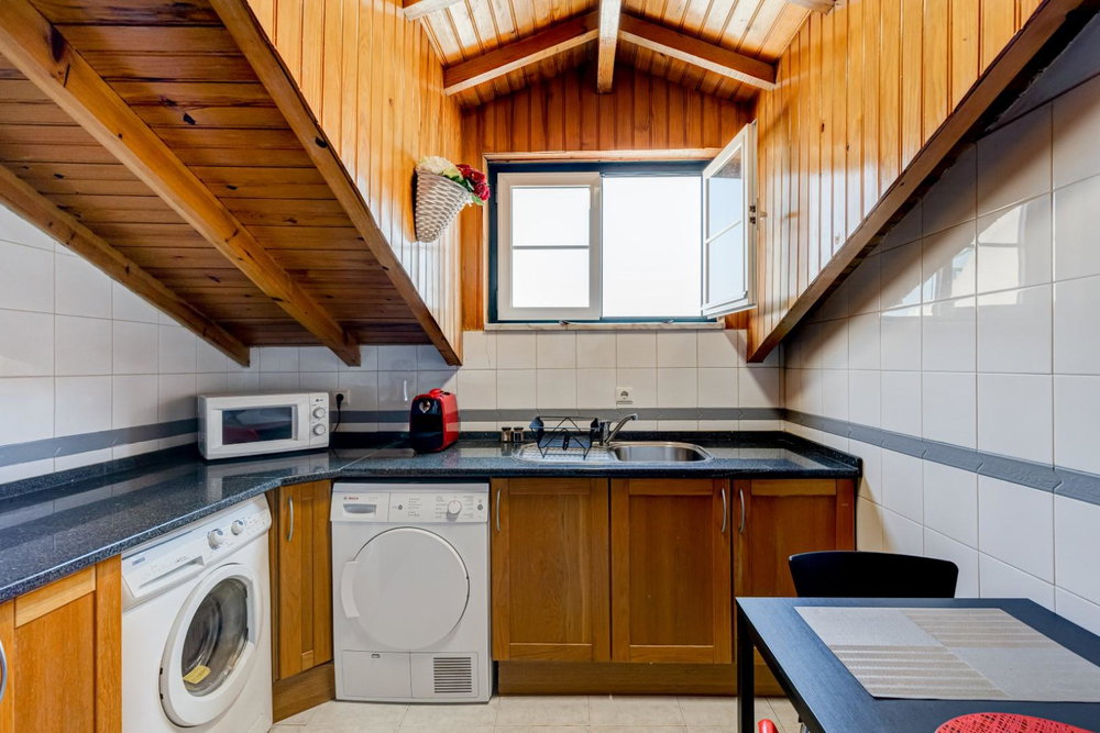 Furnished and renovated 2-bedroom apartment in Campo de Ourique