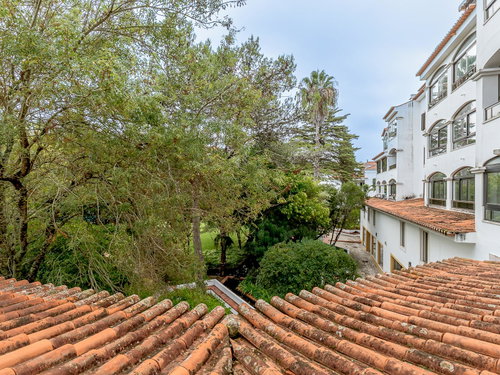 3-bedroom apartment on Avenida do Lago with swimming pool and garage