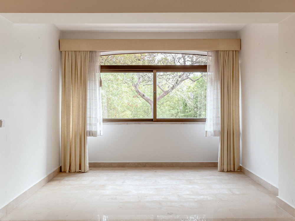 3-bedroom apartment on Avenida do Lago with swimming pool and garage