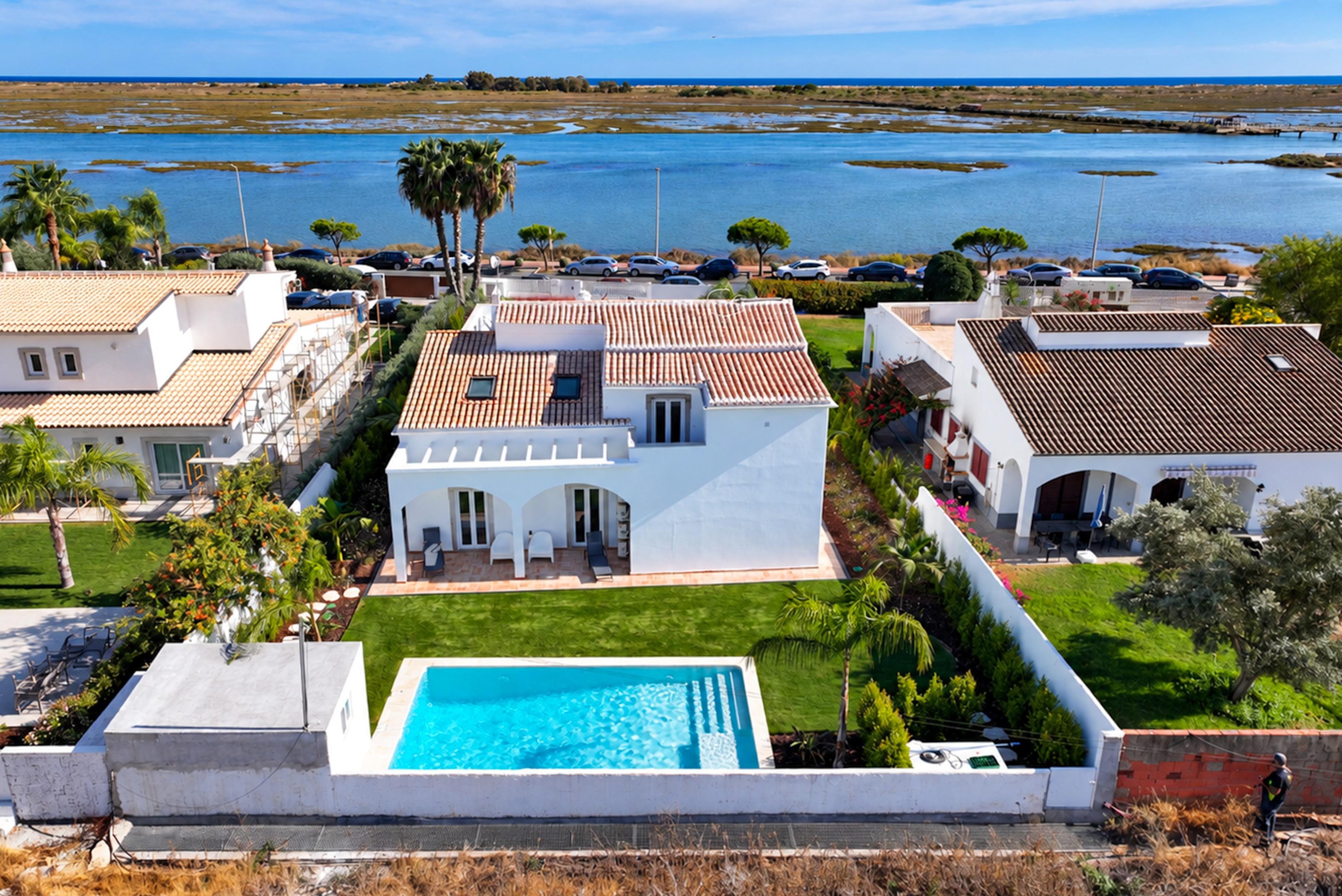 5-bedroom house with swimming pool Pedras D