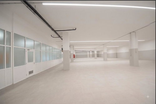 Business warehouse in a strategic location in Lisbon