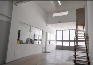 Business warehouse in a strategic location in Lisbon