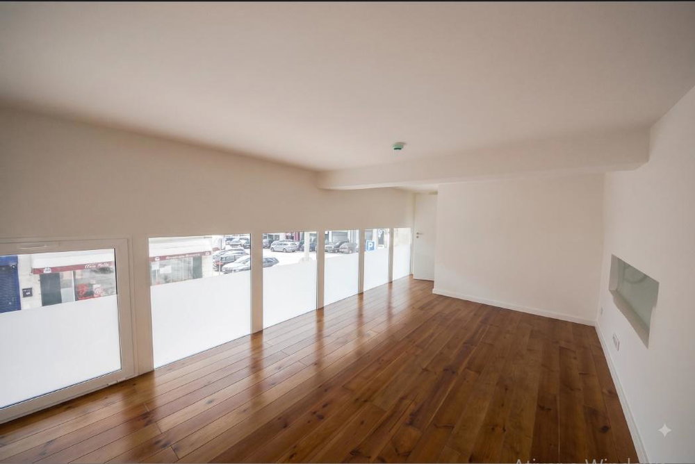 Business warehouse in a strategic location in Lisbon