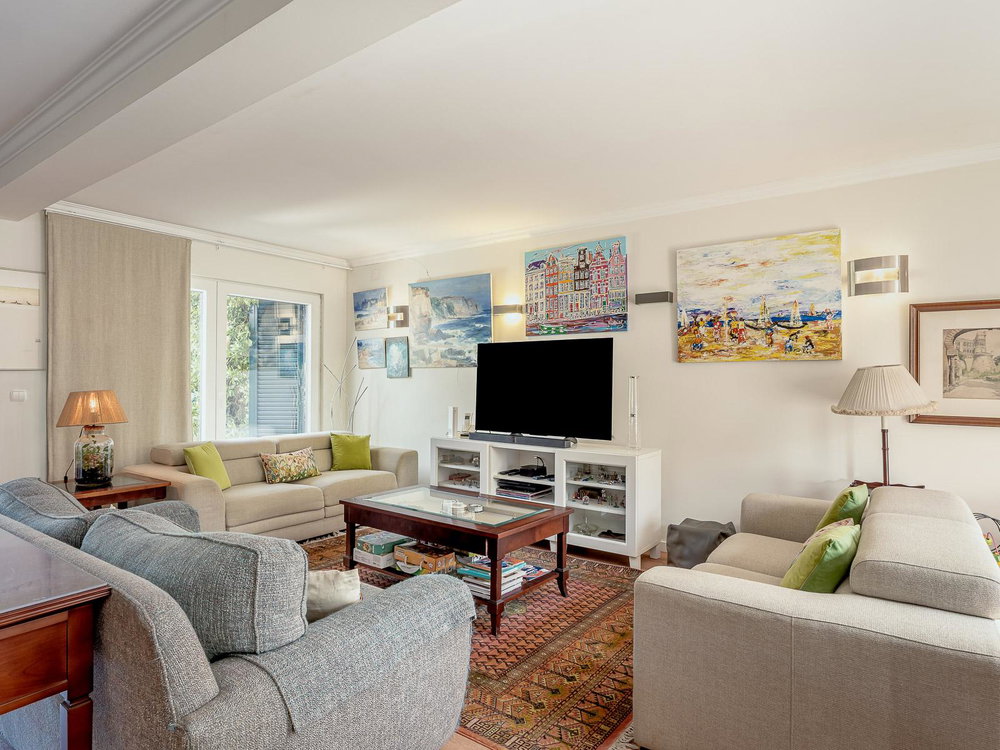 5-bedroom house near the beach in São João do Estoril