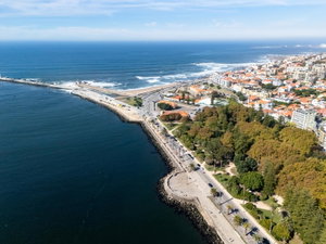 Plot of land with a ruin and an approved project in Foz Velha