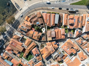 Plot of land with a ruin and an approved project in Foz Velha