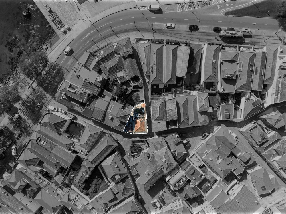 Plot of land with a ruin and an approved project in Foz Velha