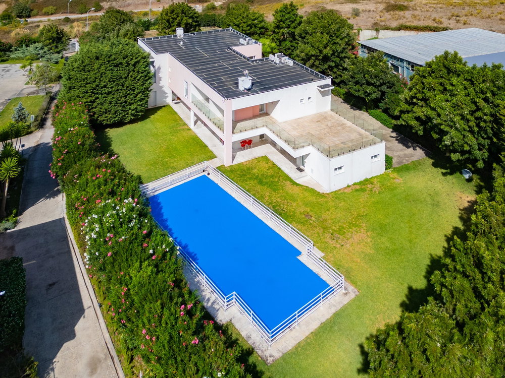 6-bedroom house with garden, swimming pool and parking in Barcarena