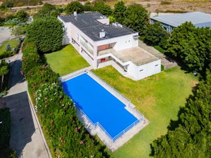 6-bedroom house with garden, swimming pool and parking in Barcarena