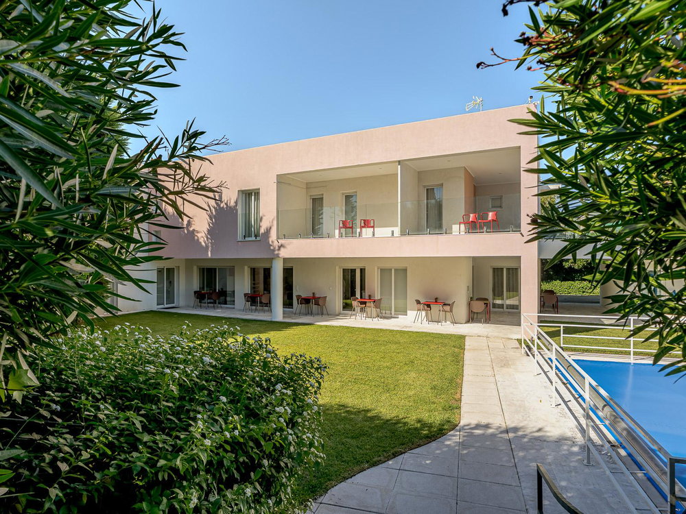 6-bedroom house with garden, swimming pool and parking in Barcarena