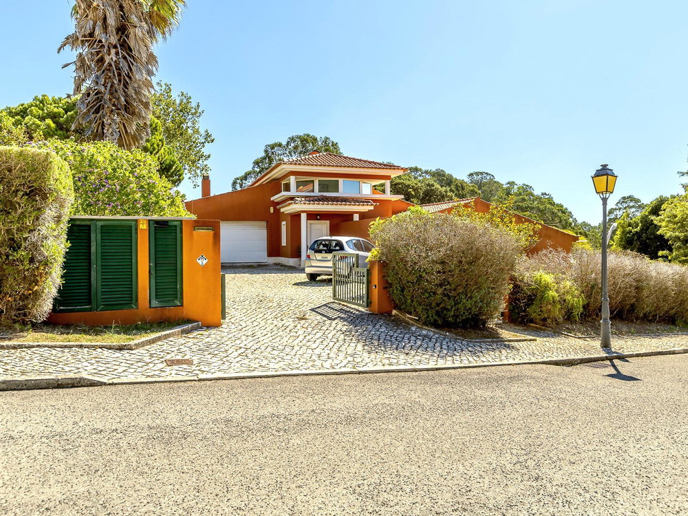 4-bedroom house located in Penha Longa, Sintra