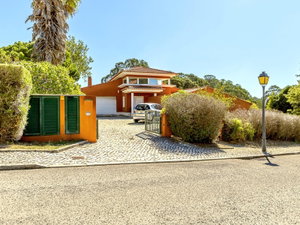 4-bedroom house located in Penha Longa, Sintra